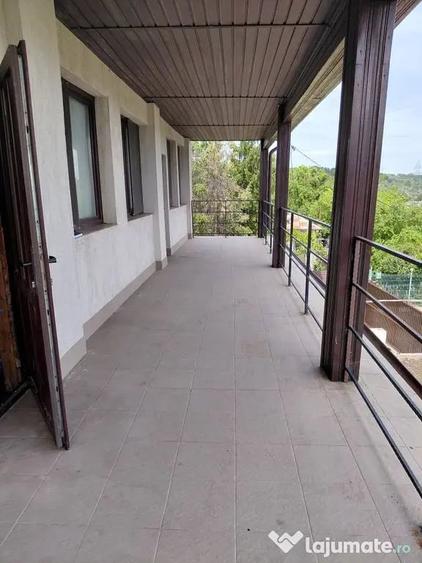 Casă cu 4 camere cu Teren 522 Mp în Central