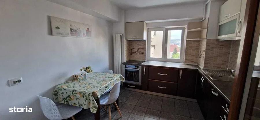 Apartament cu 3 camere decomandat în Central