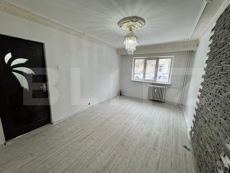 Apartament cu 4 camere decomandat în Valea Rosie