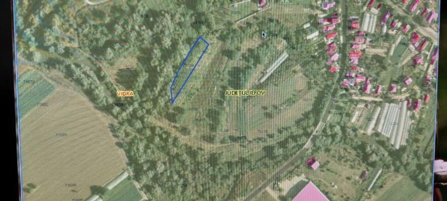 Teren Construcții intravilan de 1596 mp, în Crețești