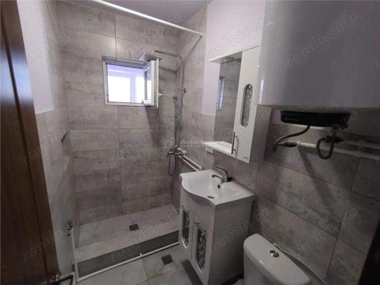 Garsonieră decomandată în Vest