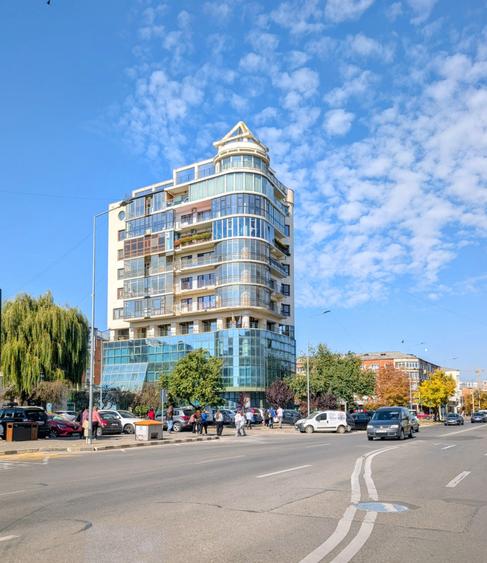 Apartament cu 2 camere semidecomandat, mobilat în 9 Mai
