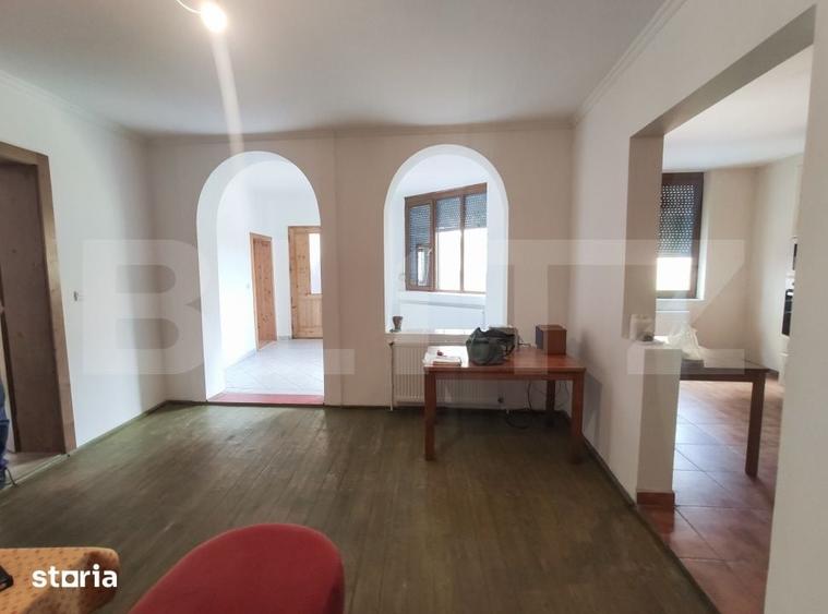 Casă cu 5 camere cu Teren 598 Mp în Central
