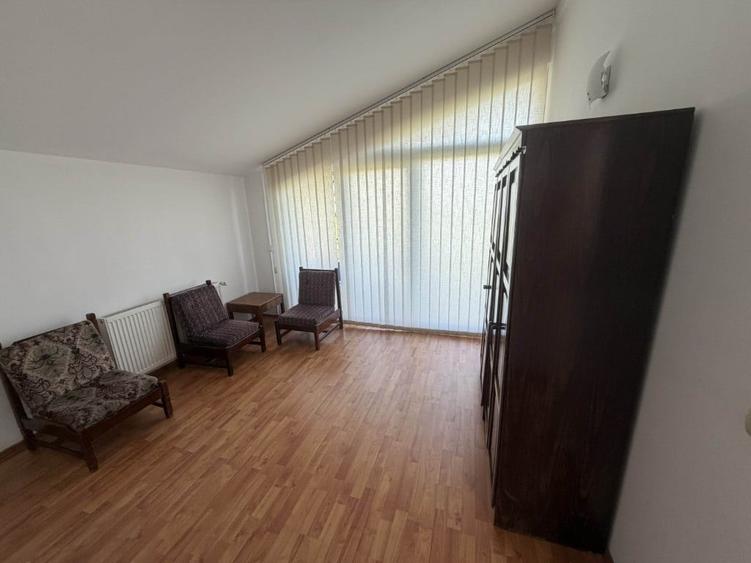 Casă cu 5 camere cu Teren 250 Mp în Central