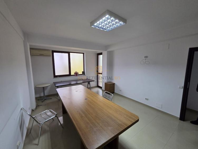 Apartament cu 4 camere decomandat în Olteniței