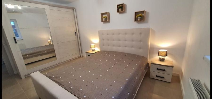 Apartament cu 2 camere decomandat în Aradului