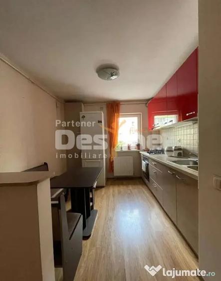 Apartament cu 2 camere decomandat în Tractorul