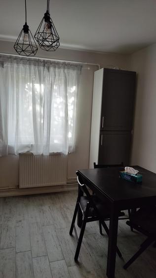 Apartament cu 3 camere, mobilat în Torontalului