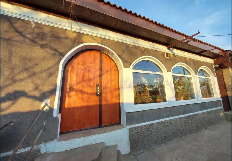 Casă cu 3 camere cu Teren 1500 Mp în Topalu