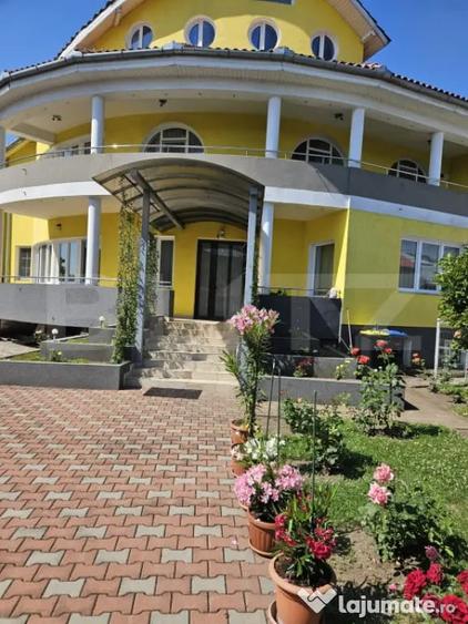 Casă cu 8 camere cu Teren 920 Mp în Central