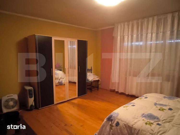 Casă cu 7 camere semidecomandat cu Teren 1430 Mp în Podari