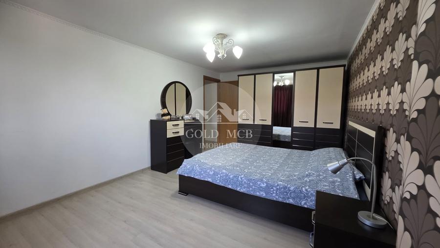 Casă individuală cu 6 camere cu Canalizare în Colentina