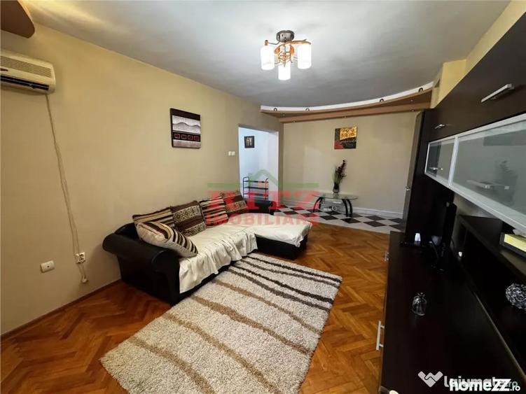 Apartament cu 3 camere semidecomandat în Ultracentral
