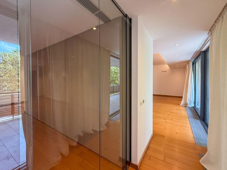 Apartament cu 3 camere semidecomandat, mobilat în Primăverii