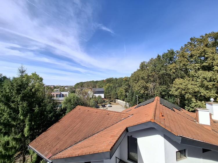 Apartament cu 4 camere semidecomandat, mobilat în Pipera