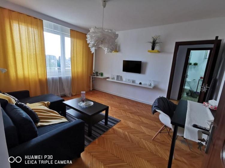 Apartament cu 3 camere decomandat în Gara de Nord