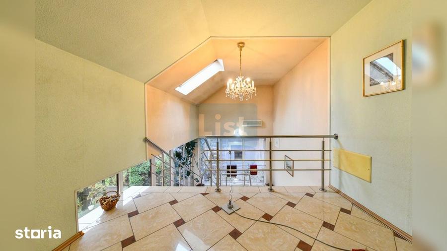 Casă cu 6 camere cu Teren 400 Mp în Gheorgheni
