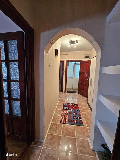 Apartament cu 2 camere decomandat în Calarași 4