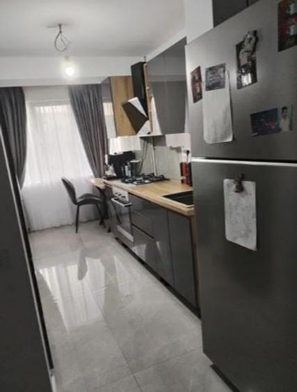 Apartament cu 3 camere decomandat în Titan