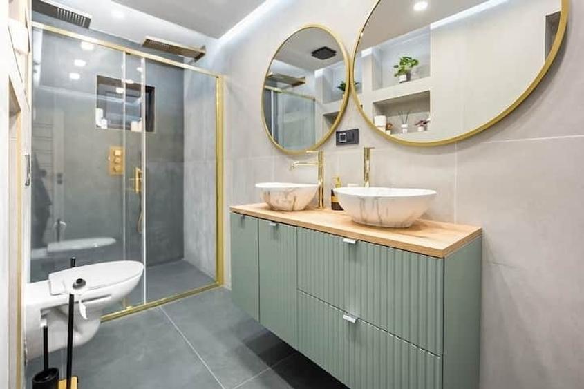 Apartament cu 5 camere decomandat, mobilat în Magheru