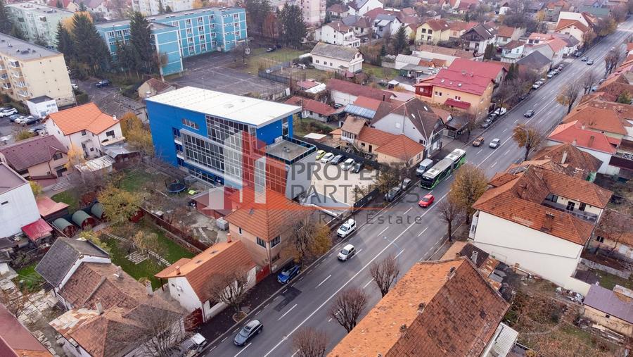 Birou, de 350 mp, în Central