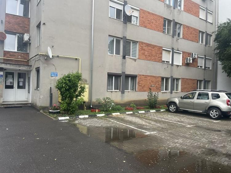 Garsonieră decomandată în Central