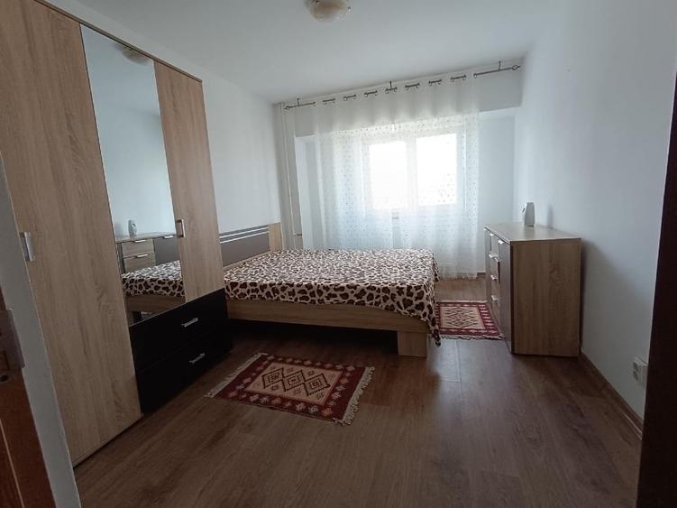 Apartament cu 2 camere decomandat în Trocadero