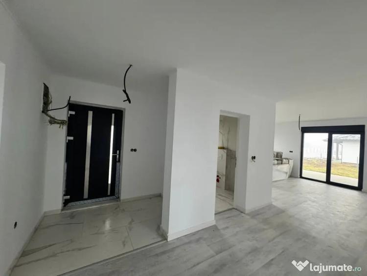 Casă cu 4 camere cu Teren 600 Mp în Satu Nou de Jos