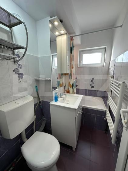 Apartament cu 3 camere semidecomandat, mobilat în Craiovița Nouă