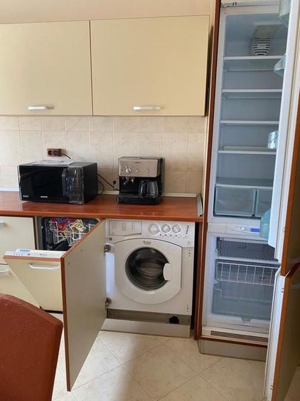 Apartament cu 4 camere decomandat în Micro 16
