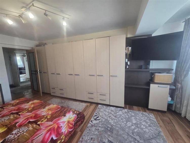Apartament cu 3 camere decomandat, mobilat în Șcheia