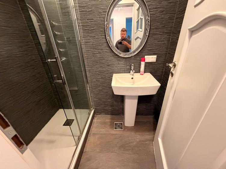 Apartament cu 3 camere decomandat în Muncii