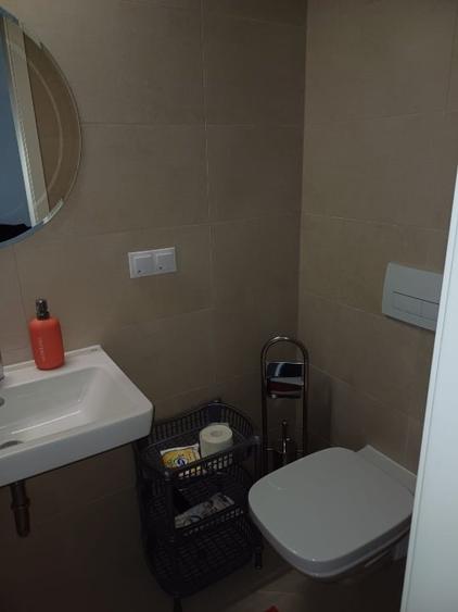 Apartament cu 3 camere decomandat, mobilat în Tractorul