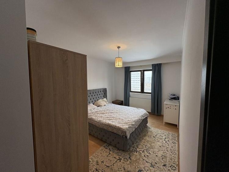 Apartament cu 3 camere decomandat în Roșu
