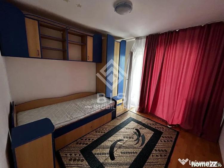 Apartament cu 4 camere decomandat în Central
