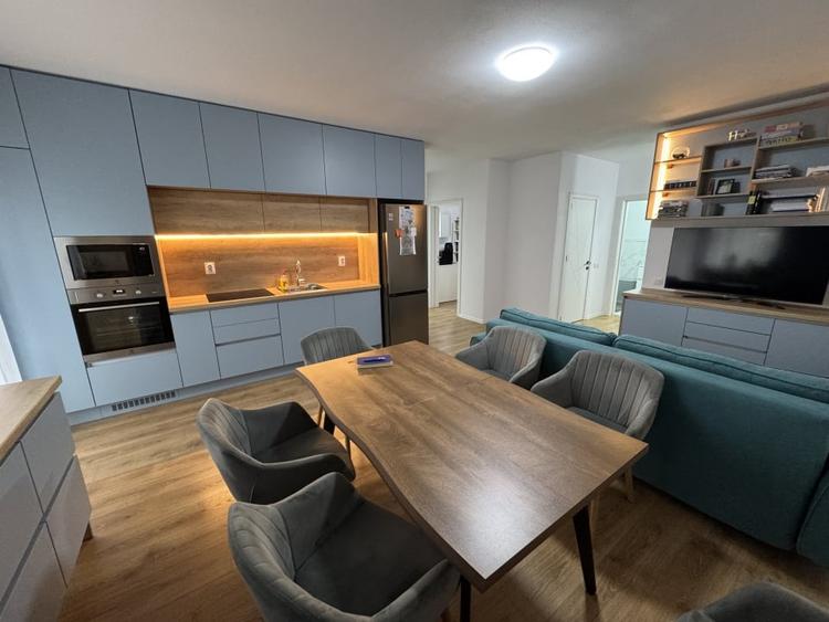 Apartament cu 3 camere decomandat, mobilat în Ampoi 3