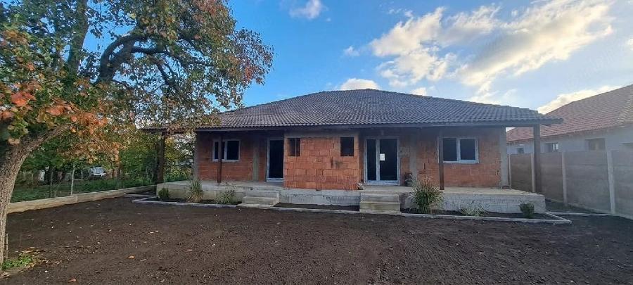 Casă cu Teren 350 Mp în Șag