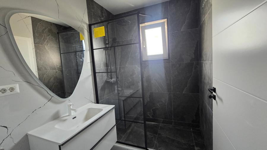 Casă individuală cu 5 camere cu Canalizare în Domnești
