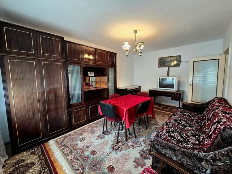 Apartament cu 4 camere decomandat, mobilat în Careiului
