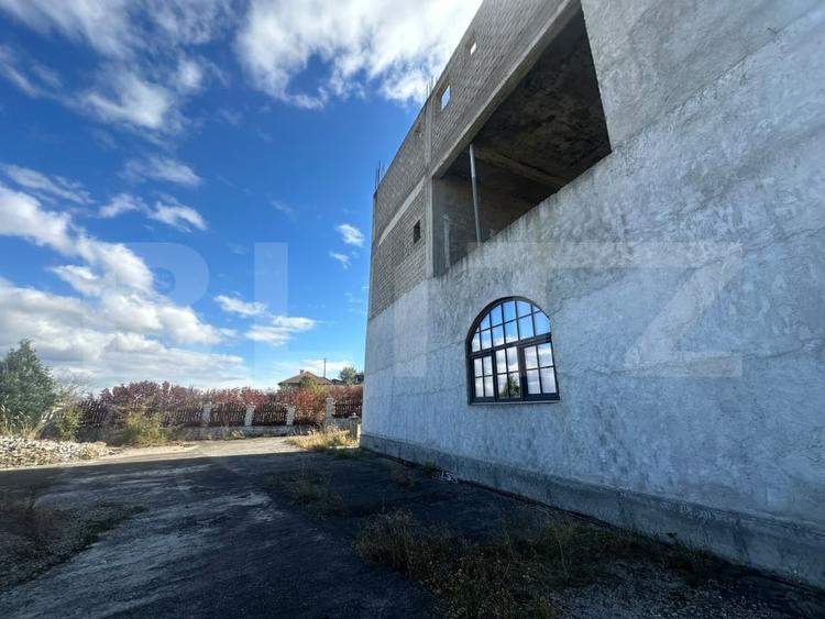 Spațiu comercial, de 1,300 mp, în 700