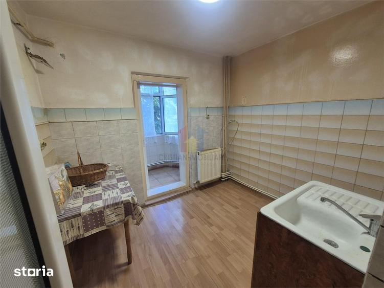 Apartament cu 2 camere decomandat în Calarași 4