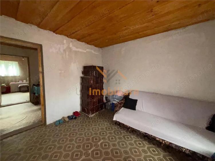 Casă cu 2 camere cu Teren 4000 Mp în Dernișoara