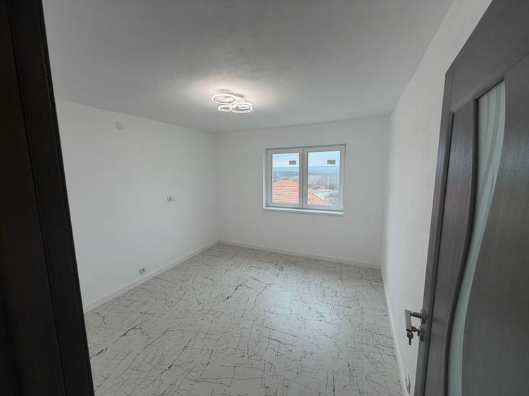 Apartament cu 3 camere semidecomandat în Șărmășag