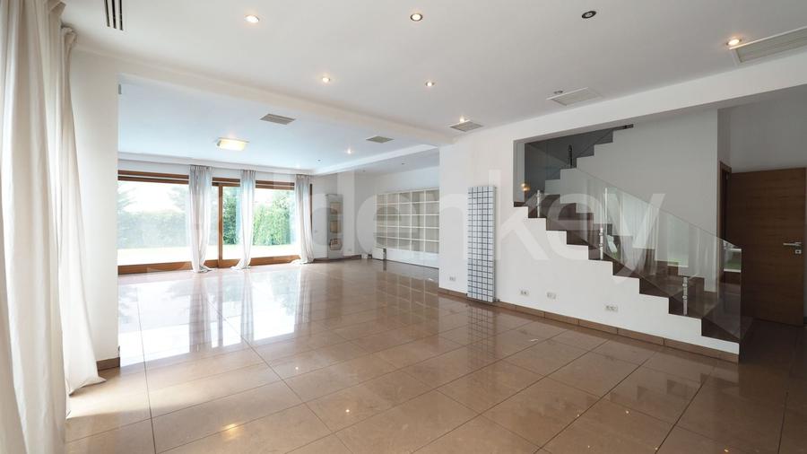 Duplex cu 5 camere cu Piscina în Iancu Nicolae