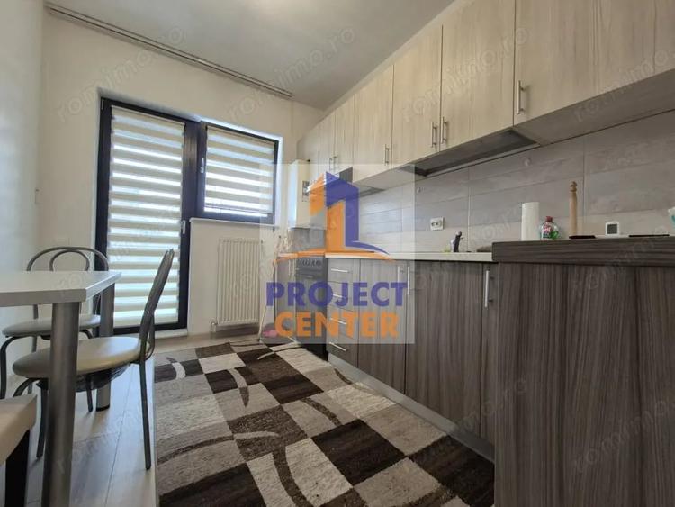 Apartament cu 3 camere decomandat, mobilat în Craiovei