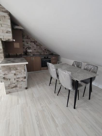 Apartament cu 4 camere semidecomandat în Florești