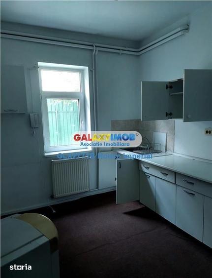 Casă cu 9 camere cu Teren 170 Mp în Vitan