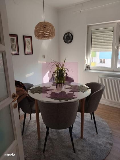 Apartament cu 3 camere decomandat în Panduri