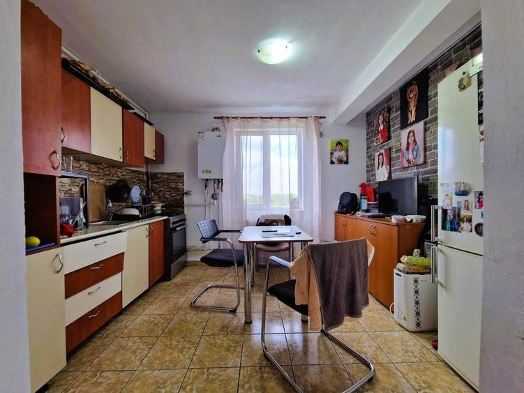 Apartament cu 3 camere semidecomandat în Apahida