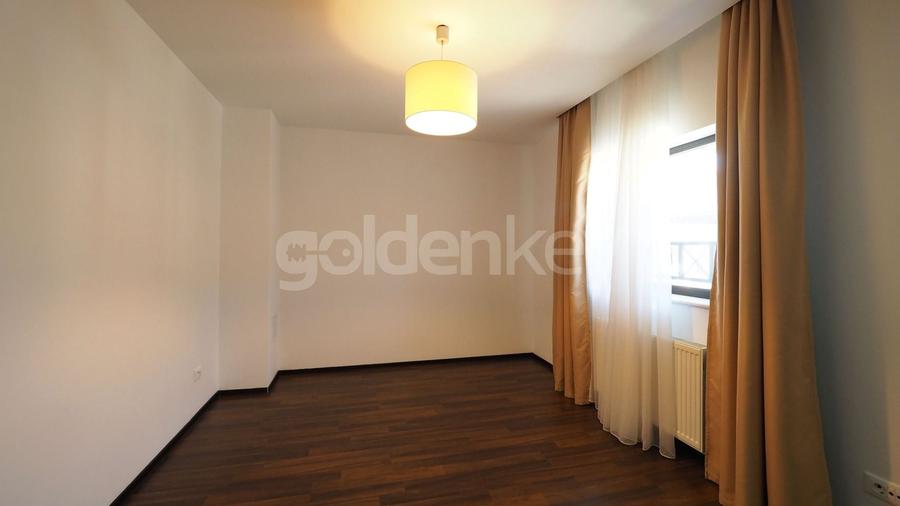 Duplex cu 8 camere cu Canalizare în Iancu Nicolae